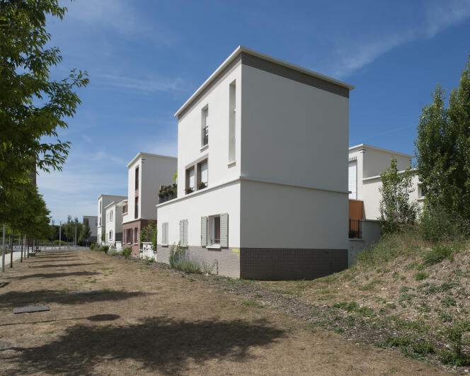 Logements réalisés par Roland Castro (Atelier Castro Denissof) en 2011, sur le site Duco-Hoechst-Quartier des Trois Rivières, à Stains (Seine-Saint-Denis).