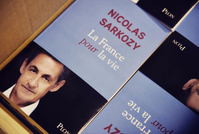 Le livre de l'ancien président de la République, « La France pour la vie », paraît le 25 janvier aux éditions Plon.