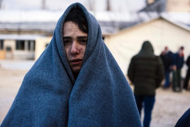 Un migrant attend d'être enregistré dans un camp de réfugiés, à Presevo, en Serbie, le 22 janvier.