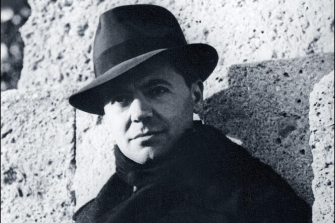 Jean Moulin en octobre 1940, pris en photo par son ami Marcel Bernard.