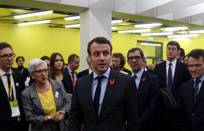 Emmanuel Macron visite l'incubateur de start-up de 