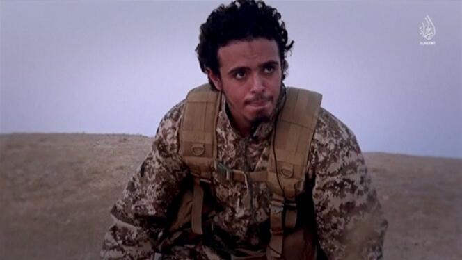 Bilal Hadfi, l’un des kamikazes du Stade de France, dans la vidéo diffusée par l’organisation Etat islamique le 24 janvier.