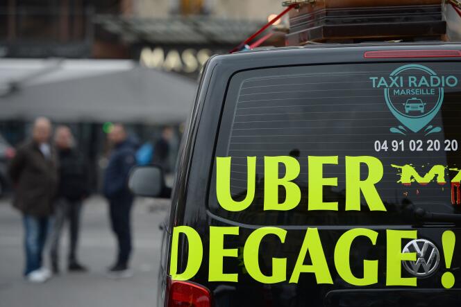 A Marseille, le 27 janvier. Selon l’UNT, Uber entretenait une « ambiguïté » quant à la possibilité de stationner sur la voie publique en attente d’un client sans réservation préalable (« maraudage »).
