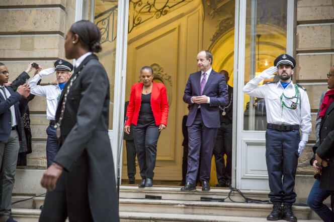 La Passation de pouvoirs au ministère de la Justice entre Christiane Taubira et Jean-Jacques Urvoas à Paris le 27 janvier 2016