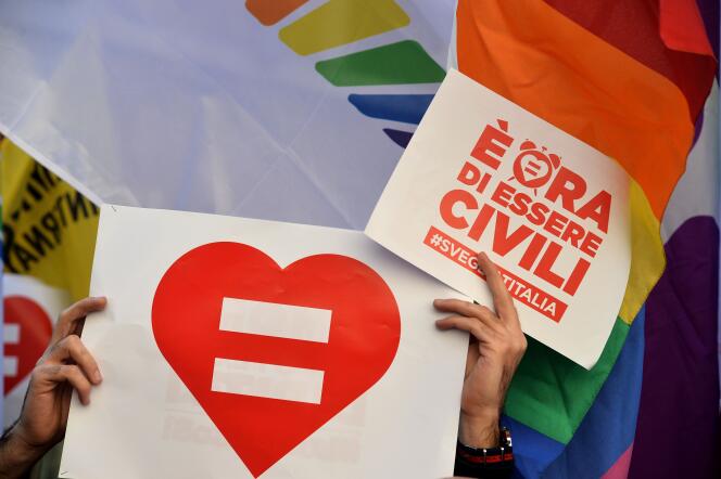 Lors d’une manifestation de soutien à l’union gay à Rome le 28 janvier 2016.