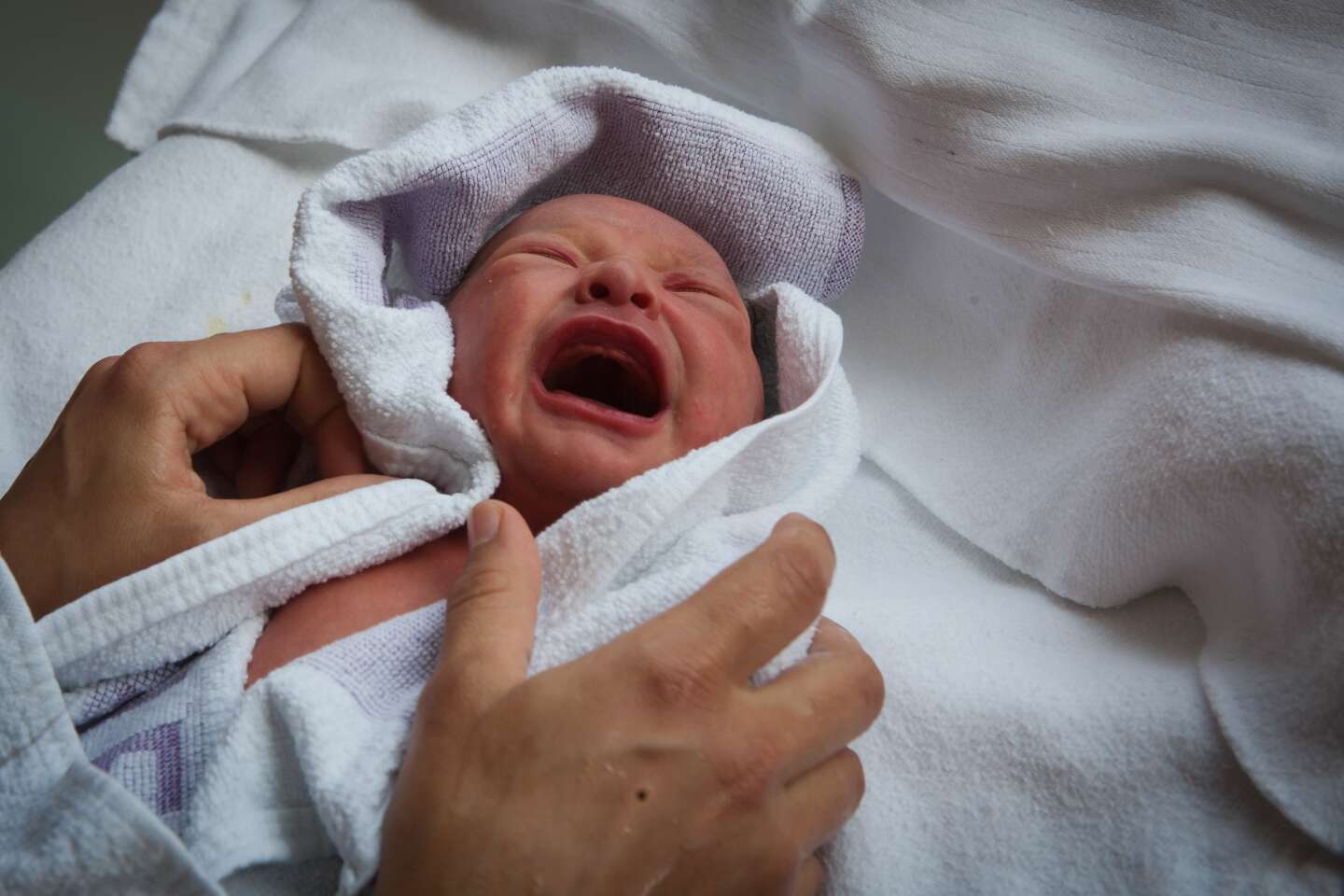 Bébé vient de naître : que se passe-t-il dans son corps ?