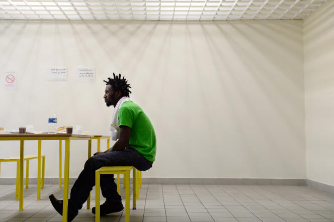 Un sans-papiers guinéen dans les centre de rétention du Canet près à Marseille.