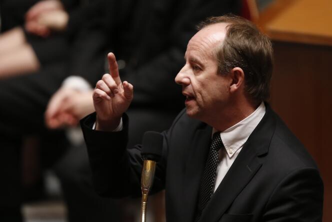 Le ministre de la justice, Jean-Jacques Urvoas, prononce un discours lors d'une séance de questions au gouvernement, le 3 février 2016 au l'Assemblée nationale à Paris.
