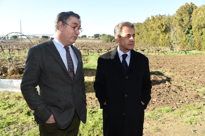 Nicolas Sarkozy, président du parti Les Républicains, et Bernard Angelras, adjoint de la ville de Nîmes et président des Costières de Nîmes, le 21 janvier.