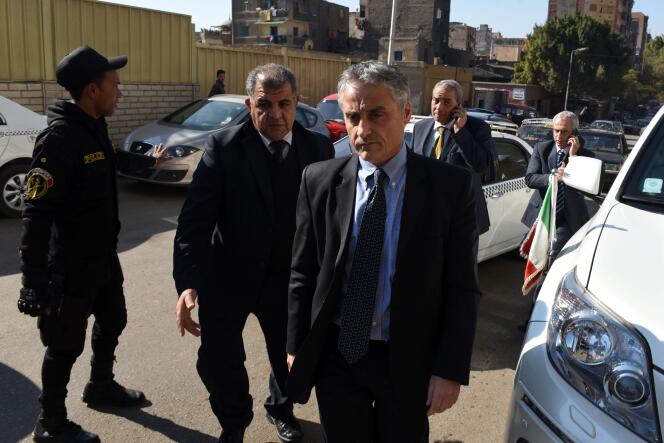 L'ambassadeur d'Italie en Egypte Maurizio Massari se rend, jeudi 4 février, à la morgue où repose le corps de Giulio Regeni.