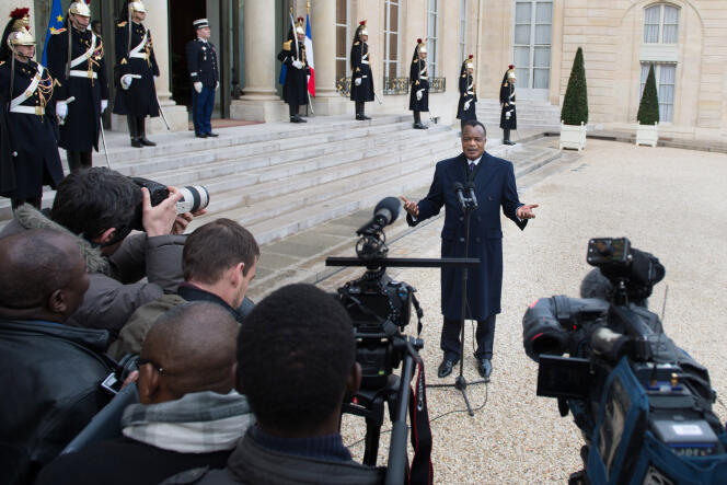 Denis Sassou-Nguesso, le 9 avril 2013, devant le perron de l'Elysée, à Paris.