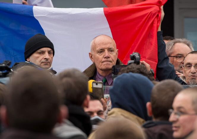Christian Piquemal à la manifestation interdite du 6 février 2016 à Calais.