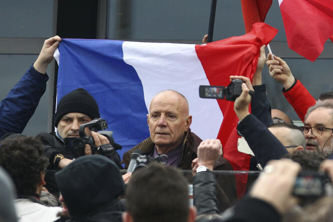 Le général Piquemal à Calais lors d'une manifestation contre les migrants, samedi 6 février.