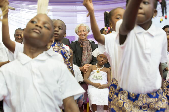 Christine Lagarde lors d'une visite à l'orphelinat Mère Thérésa de Gwarimpa au Nigeria le 6 janvier 2016.