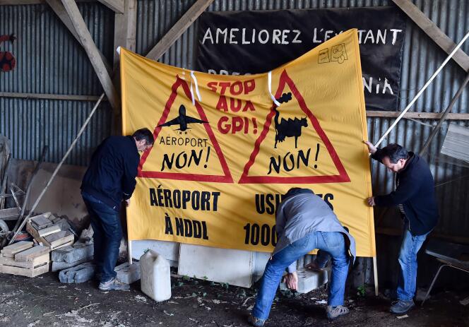 Novembre 2015, bannière d'opposants à l'aéroport de Notre-Dame-des-Landes.