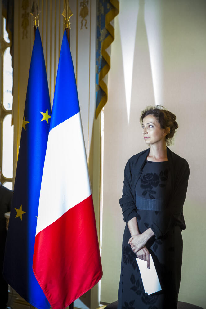 Passassion de pouvoir au Ministère de la Culture entre Fleur Pellerin et Audrey Azoulay à Paris, vendredi 12 février.