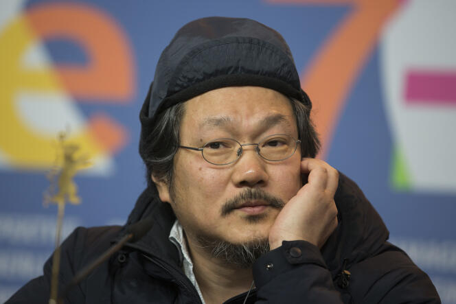Le cinéaste Hong Sang-soo lors d'une conférence de presse à la 63e Berlinale, en février 2013.