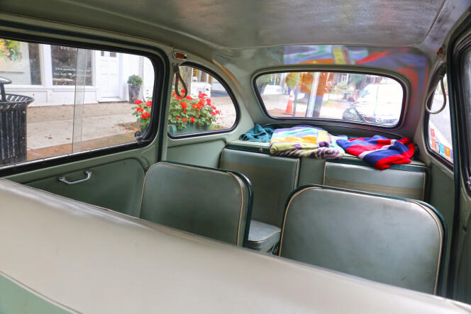 La Multipla pouvait accueillir trois banquettes, mais pas les bagages, qui devaient voyager sur le toit. Ici, un modèle de 1959.