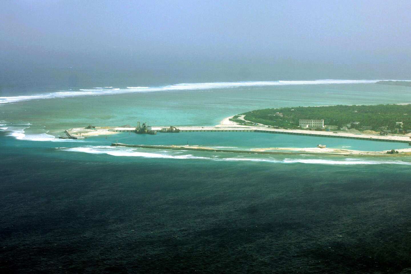 China zegt dat het een Amerikaanse torpedobootjager heeft achtervolgd in de betwiste Paracels-wateren