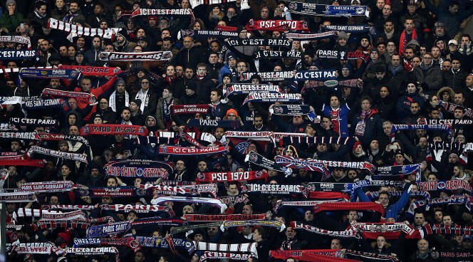 Des supporteurs du Paris Saint-Germain lors du match PSG-Chelsea le 16 février.