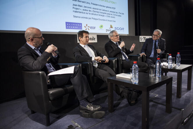 De gauche à droite: Philippe Escande, Jean-Marc Jancovici (essayiste, spécialiste de l'énergie et du climat), Jean-Bernard Lévy (PDG d'EDF) et Vincent Giret.