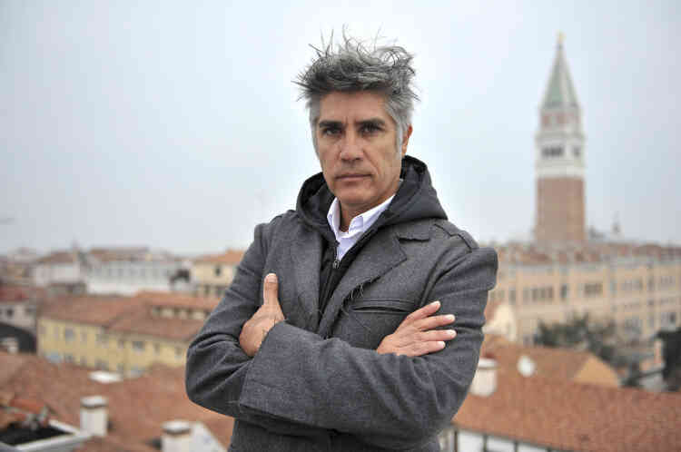 Intitulée « En direct du front », cette quinzième édition de la Biennale d’architecture de Venise est dirigée par le Chilien Alejandro Aravena, 48 ans, lauréat cette année du prestigieux prix Pritzker.