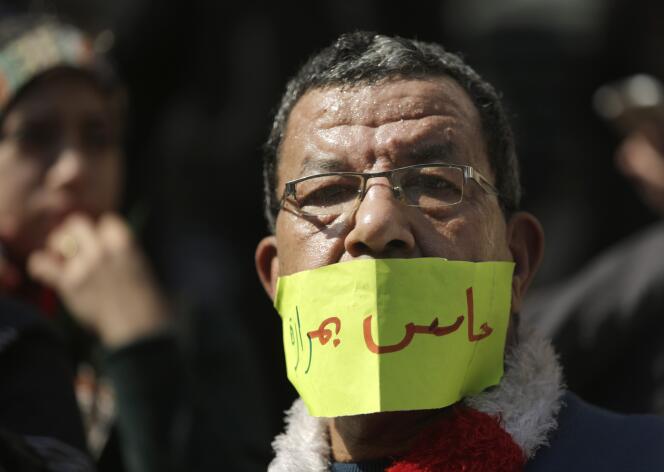 « J’ai mal », exprime  un médecin égyptien lors d’une manifestation au Caire, le 12 février, après la détention abusive de deux docteurs d’un hôpital de la capitale.