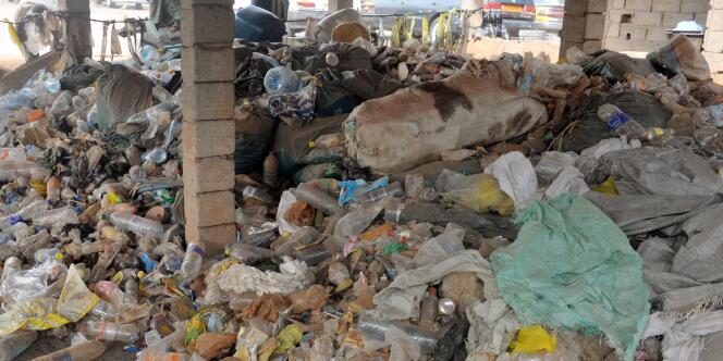 Cette photo, prise à Yaoundé le 1er février, montre un tas de de déchets plastique.
