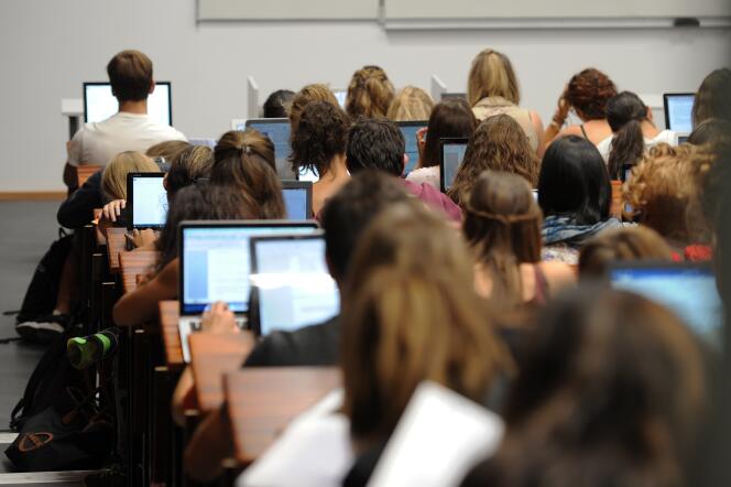 Des étudiants en cours à l'Université Paul Valéry à Montpellier en septembre 2015.