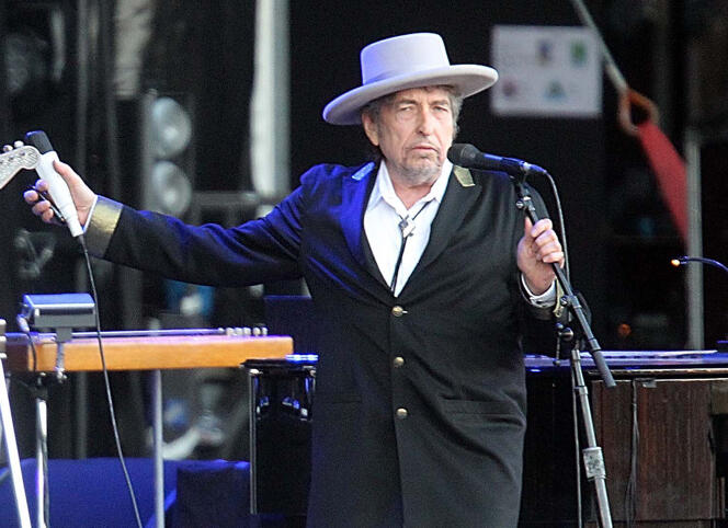 Interrogé fin octobre par le quotidien britannique « The Daily Telegraph » sur sa participation au banquet, à Stockholm, au cours duquel le roi de Suède remet leurs prix à tous les lauréats, Bob Dylan avait répondu : « Absolument. Pour autant que ce soit possible. »