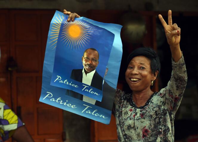 Une fan du milliardaire Patrice Talon à Cotonou, le 3 mars 2016.