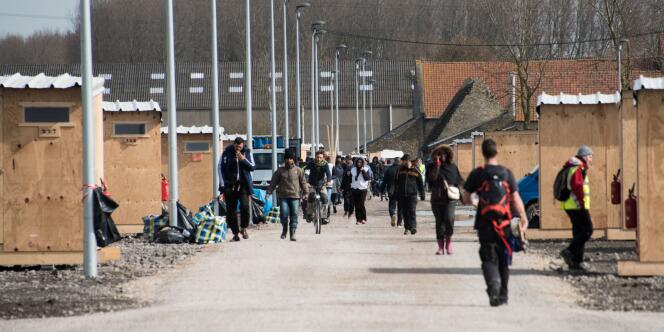 Mercredi 9 mars à mi-journée, il ne restait qu’une cinquantaine de migrants dans l’ancien camp du Basroch, à Grande-Synthe. Un bon millier avait rejoint les cabanons.