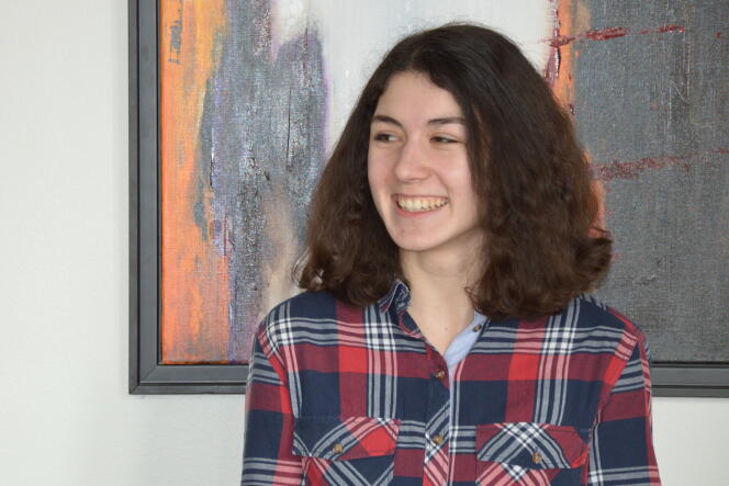 Anne-Laure, 17 ans, étudiante en première année de licence de psychologie à l'université de Tours après un bac scientifique.