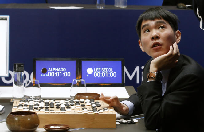 Le joueur de go sud-coréen Lee Sedol, lors de sa deuxième partie contre AlphaGo le jeudi 10 mars.