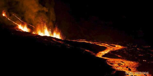 En mai 2015, le Piton de la Fournaise est entré en éruption pendant cinquante six jours.