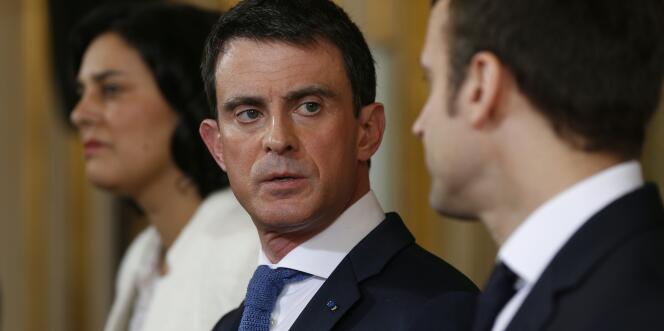 Manuel Valls tient une conférence de presse avec la ministre du travail, Myriam El Khomri, et le ministre de l'économie, Emmanuel Macron, le 11 mars.