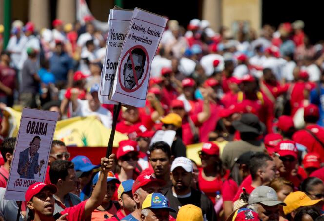 Les sympathisants au président Nicolas Maduro dans les rues de Caracas, le 12 mars.