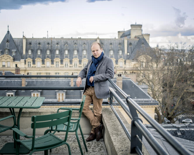 Patrick Boucheron, sur la terrasse du Collège de France, à Paris, en mars 2016.