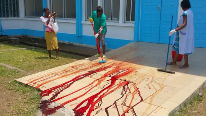 Après le drame qui s'est déroulé sur le parvis de l'hôpital Laquintinie de Douala, au Cameroun, le 13 mars 2016.