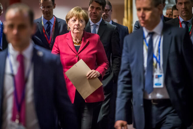 Angela Merkel, chancelière allemande, s’apprête à donner une conférence de presse à  la fin de la première journée du sommet des chefs d’Etat et de gouvernement au Conseil européen à Bruxelles, Belgique, jeudi 17 mars.