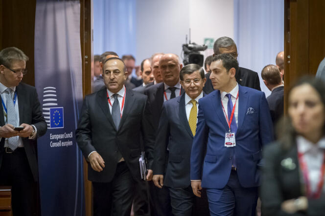 Le premier ministre turc, Ahmet Davutoglu, lors d'un Conseil européen à Bruxelles le 17 mars.