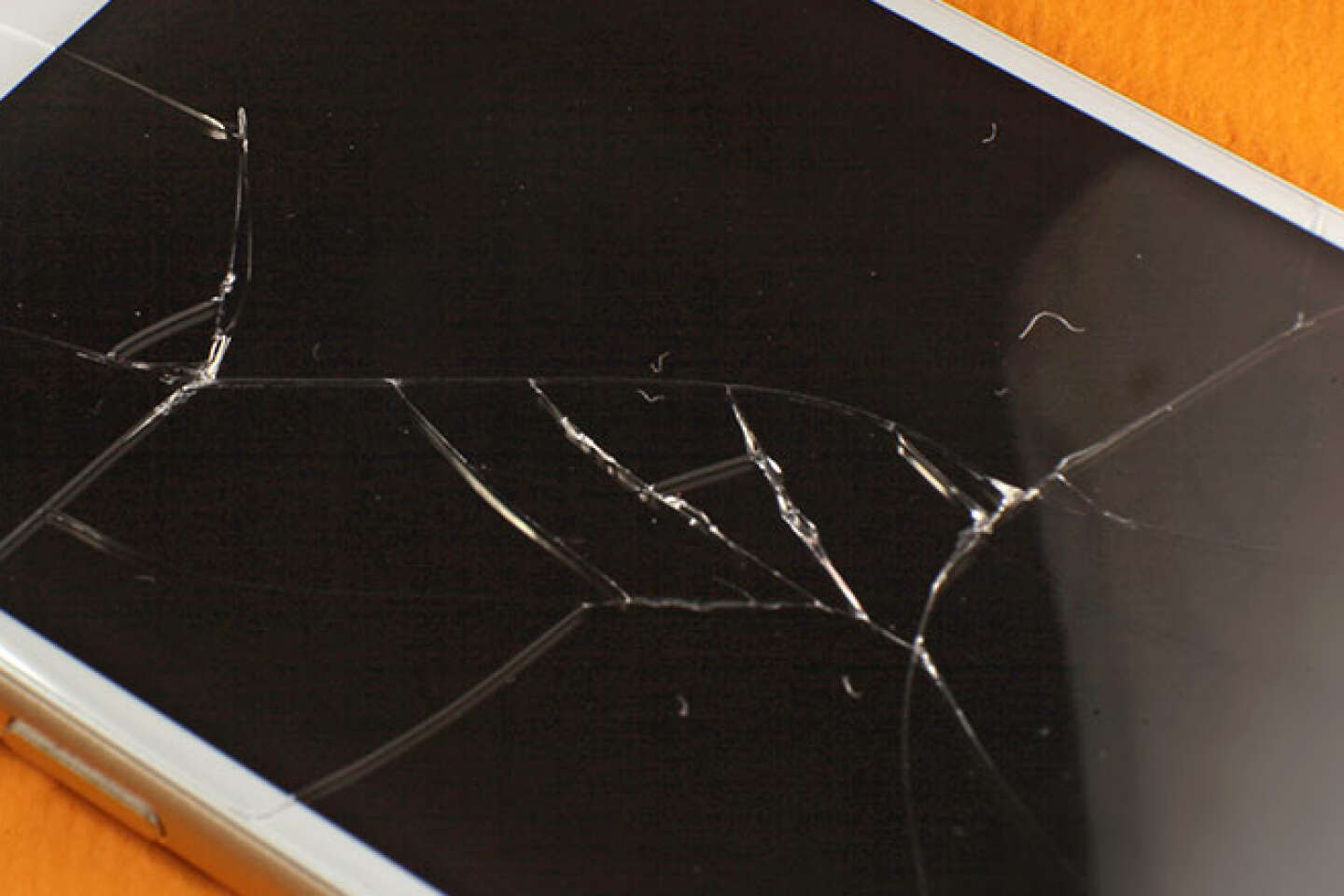 iPhone 13 : Si vous cassez votre écran, attention à sa réparation - ZDNet