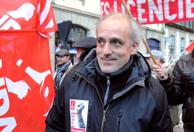 Philippe Poutou, lors d'une manifestation des employés de Brittany Ferries pour sauver leurs emplois, le 23 novembre 2013 à Morlaix.