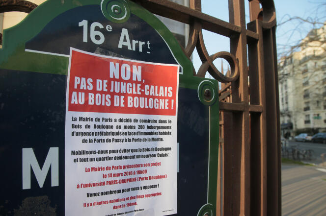 Messages de protestation des riverains contre un centre de sans-abris dans un des quartiers les plus huppés de Paris.