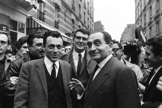 Michel Rocard et Pierre Mendès France, lors d’un rassemblement de la gauche, à Paris, le 27 mai 1968.