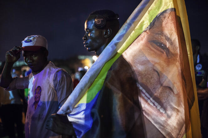 Des partisans du président congolais Denis Sassou Nguesso célèbrent la victoire de leur champion dans les rues de Brazzaville, le 22 mars.