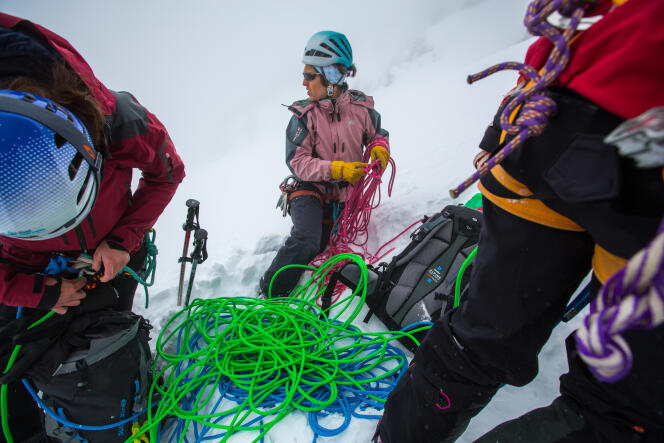 Le groupe féminin de haute montagne (GFHM), en préparation à Chamrousse, en mars.