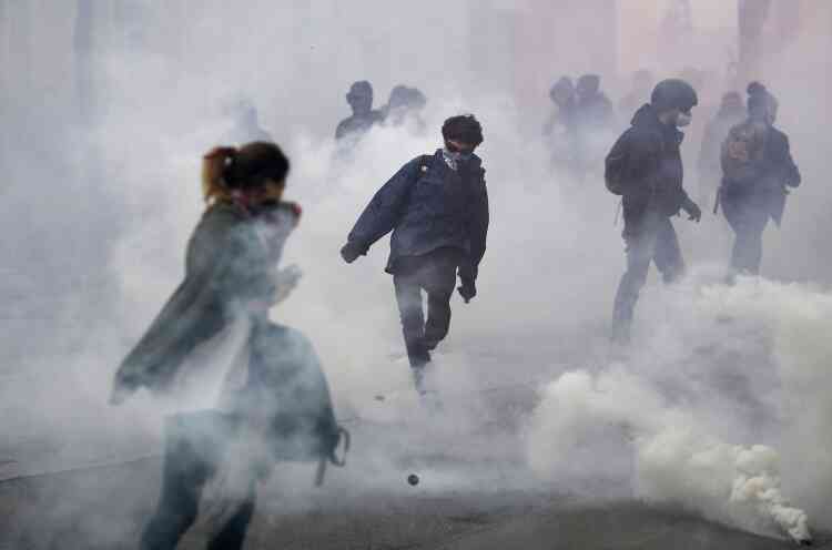 TIrs de gaz lacrymogènes à Nantes.