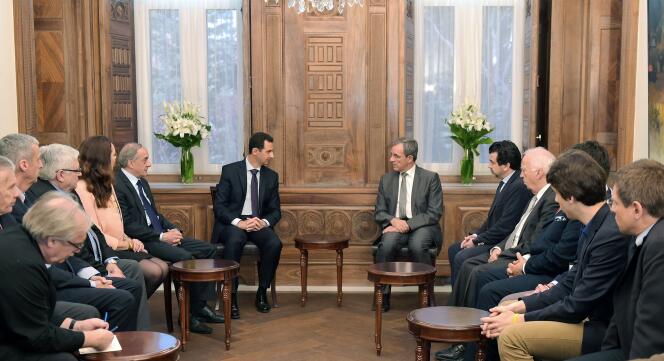 Bachar Al-Assad reçoit la délégation française menée par Thierry Mariani (au centre à droite), le 27 mars, à Damas.