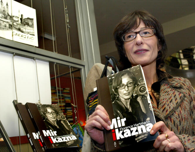 La Française Florence Hartmann, ancienne porte-parole de la procureuse du Tribunal pénal international pour l’ex-Yougoslavie, présente son livre « Paix et châtiment », à Sarajevo, en novembre »2007.